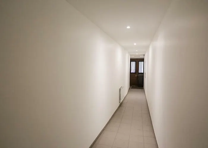 3 Bedroom Unique In Old Town Апартаменты *